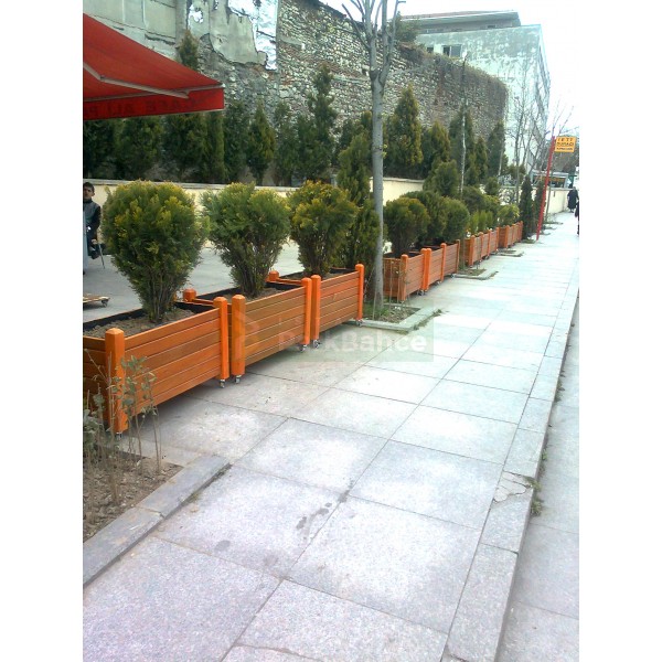 Sıralı Saksı Tekerlekli.